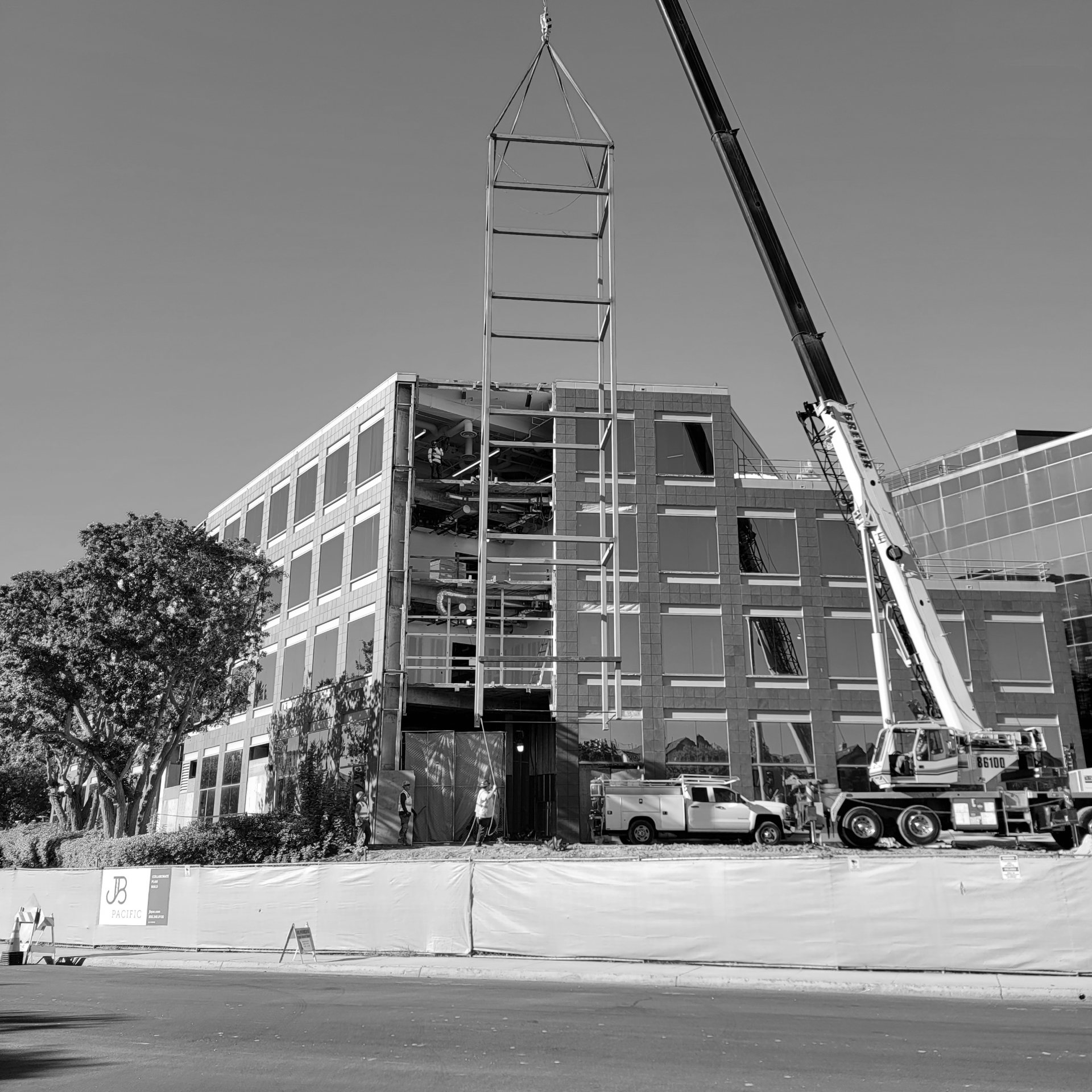 H&R Steel structural steel installation on a Southern California commercial project